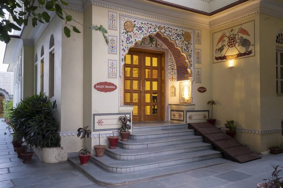 Jagjit Mahal Entrance