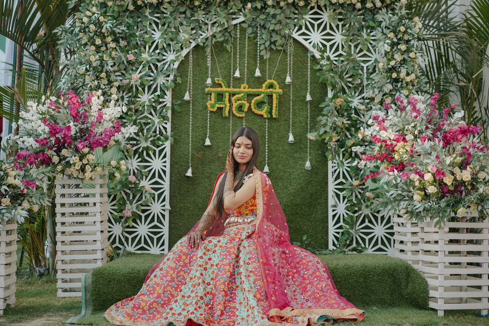 DIPTI MEHNDI