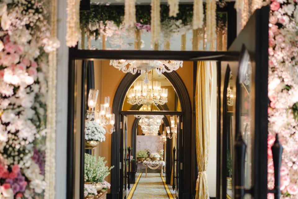 Floral arch decor