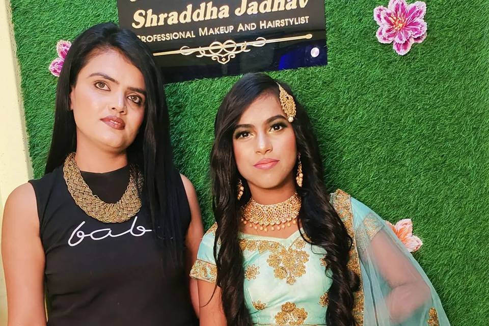 Shraddha Makeup & hairstylist Educator
