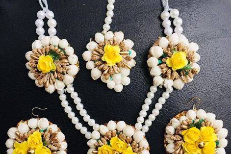 Floral jewellery