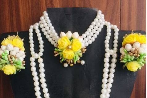 Floral jewellery