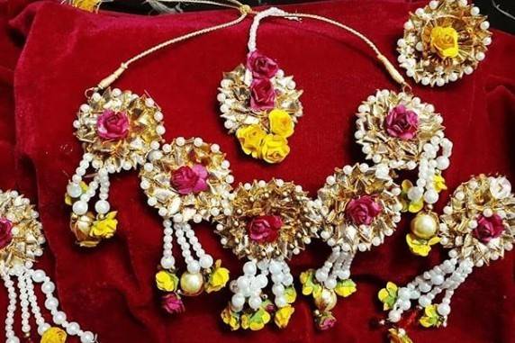 Floral jewellery