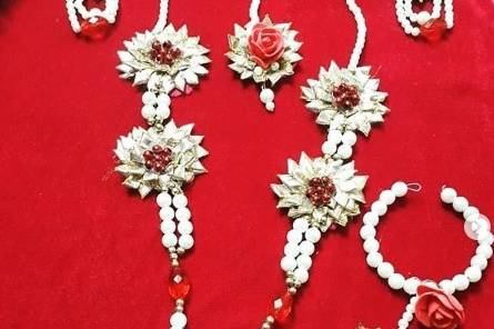 Floral jewellery