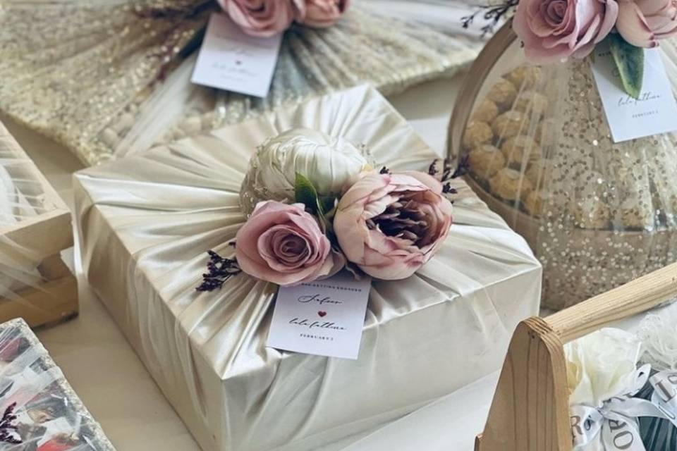 Hantaran - Coklat  Wedding gift boxes, Wedding gift pack, Wedding