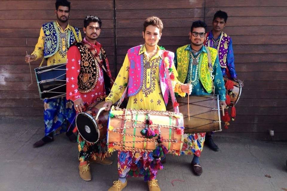 Vijay Bhatt Punjabi Dhol Bhangra Group