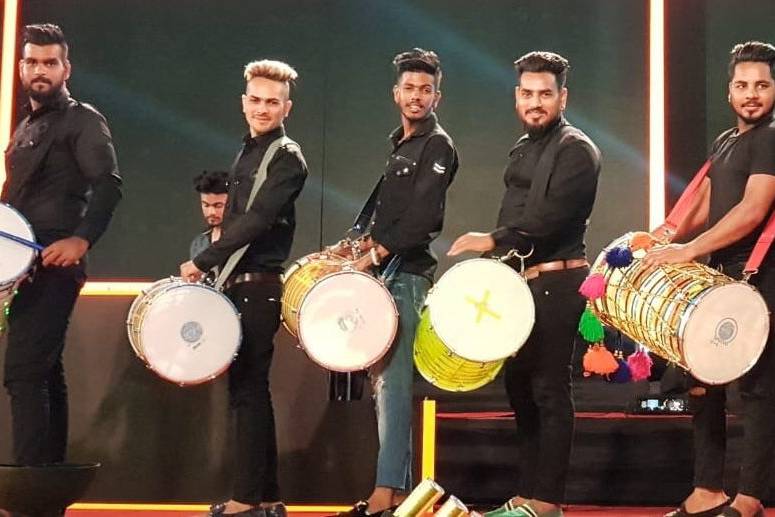 Vijay Bhatt Punjabi Dhol Bhangra Group