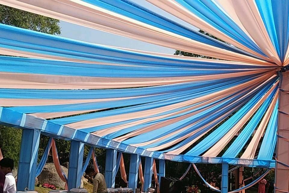 Dinning area with cloth drapin