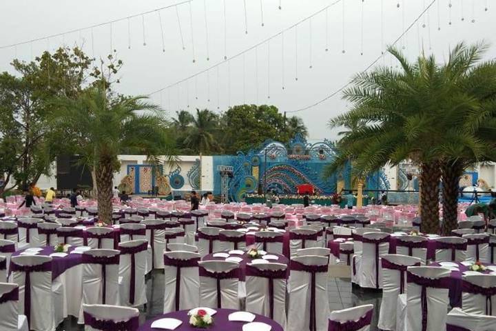 Seating and outdoor decor