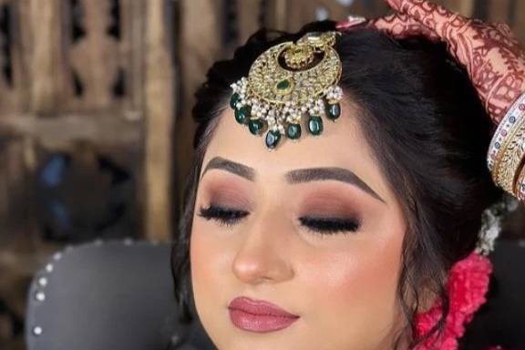 Prabhmakeovers.mua_1697694717_3216818904178030249_47162388871