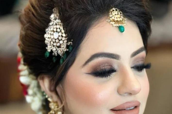 Prabhmakeovers.mua_1697696778_3216836191907928037_47162388871