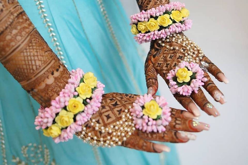 Decked up hands