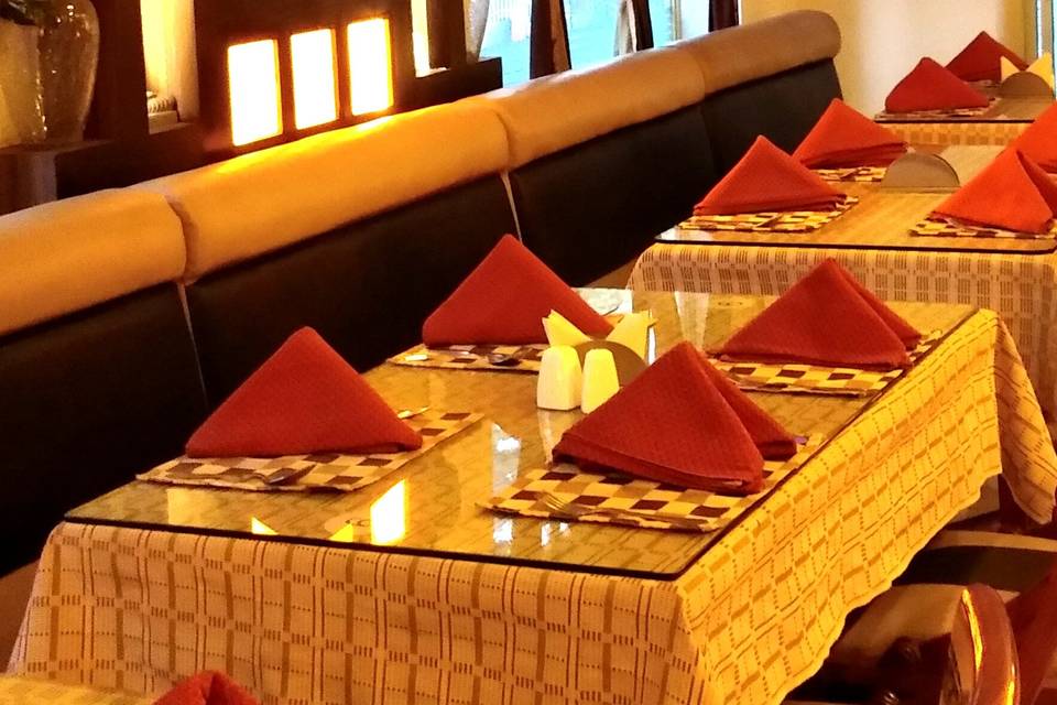 Dining ambiance