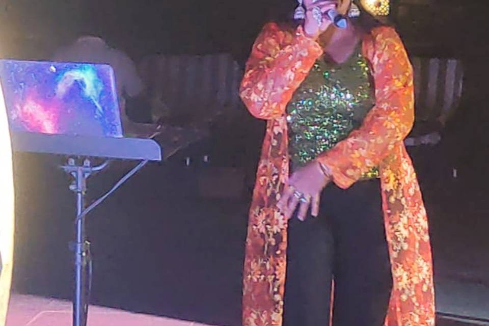 Solo singing for mehndi