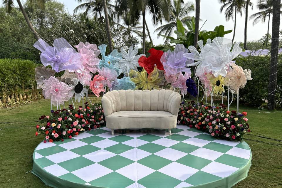 Organza flowers couple stage