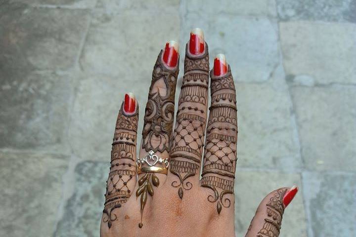 Riddhi's Professional Makeover & Mahendi World