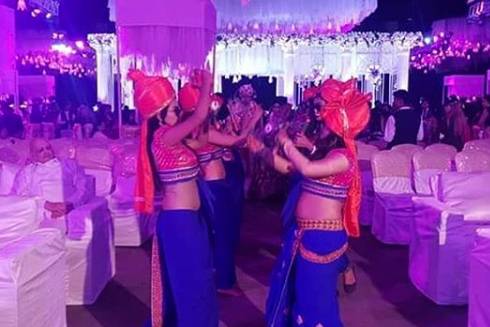 S Dance Group, Yapral