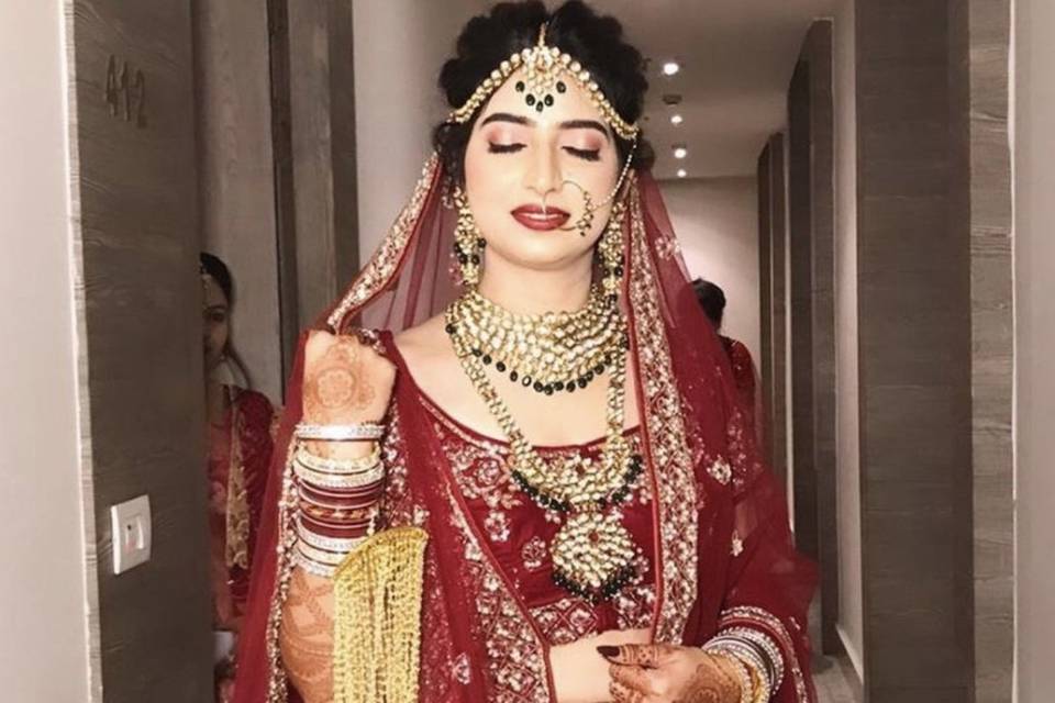 Bridal in maroon