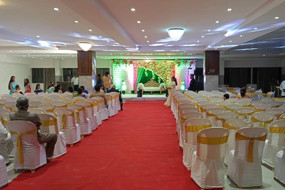 BANQUET HALL DECOR