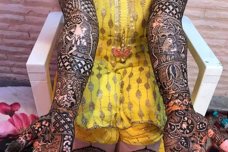 Professional Mehandi Artist