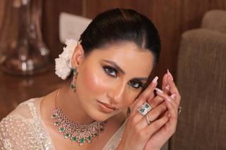 Sidra Beig - Makeup Artist