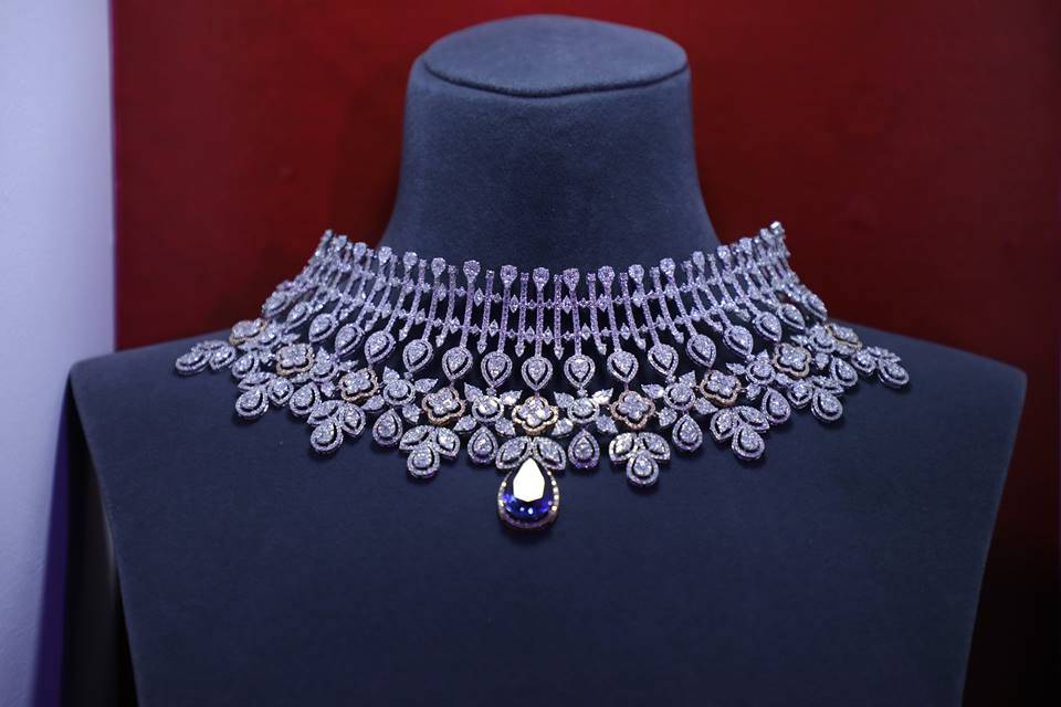 Diamond choker necklace deals tanishq