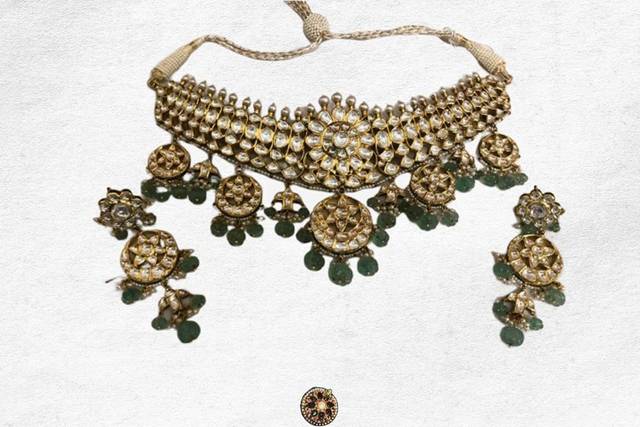Bespoke store vintage jewels