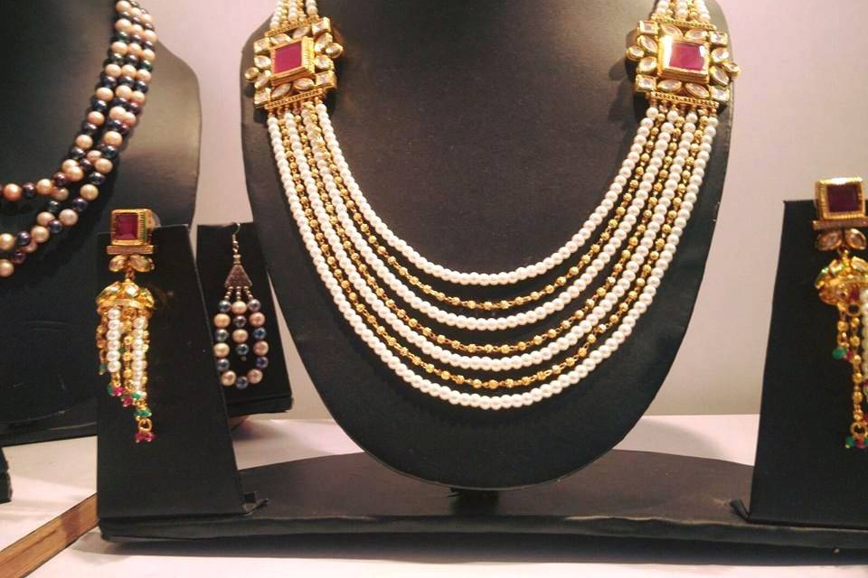 Necklace & earrings