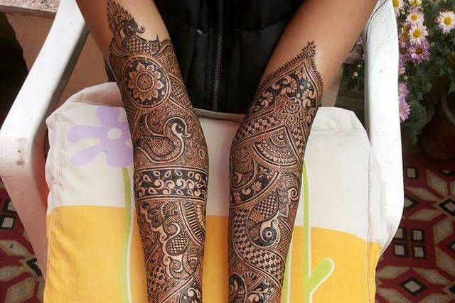 Mehendi & biometrics not a match made in heaven. Don't stain the thumb,  urge officials | Kolkata News - Times of India