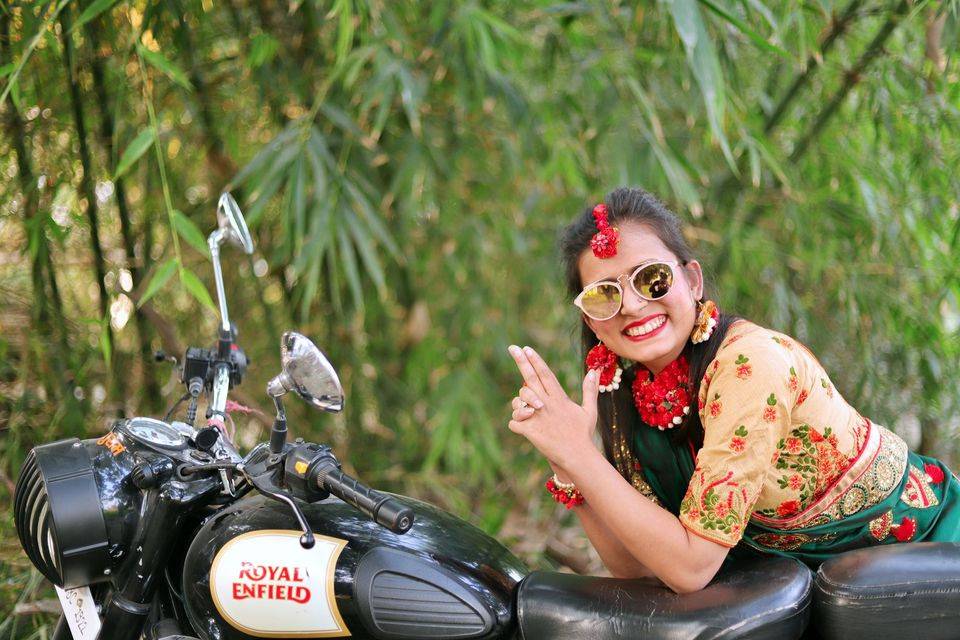 Nidhhi Agerwal: నీ బుల్లెట్టు బండెక్కి వచ్చేత్తా పా..!! | Nidhhi Agerwal  Poses On Royal Enfield Bike In Yellow Dress | Nidhhi agerwal poses on royal  enfield bike in yellow dress-10TV Telugu