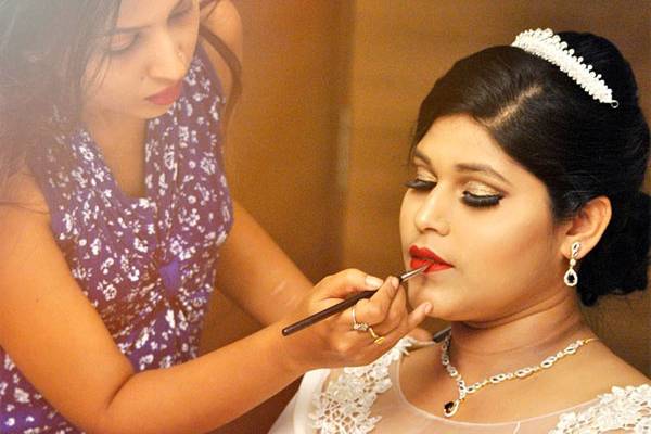 Kushis beauty salon deals & bridal makeup