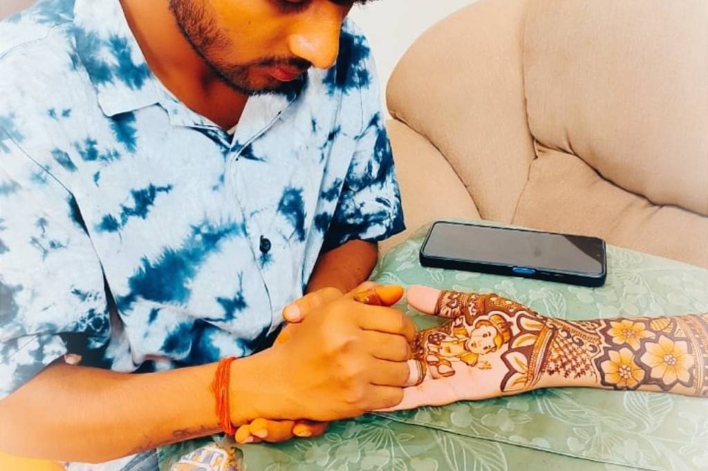 Husband's portrait using Mehndi || How to Draw face in mehndi || DIY easy  step by step Tutorial - YouTube