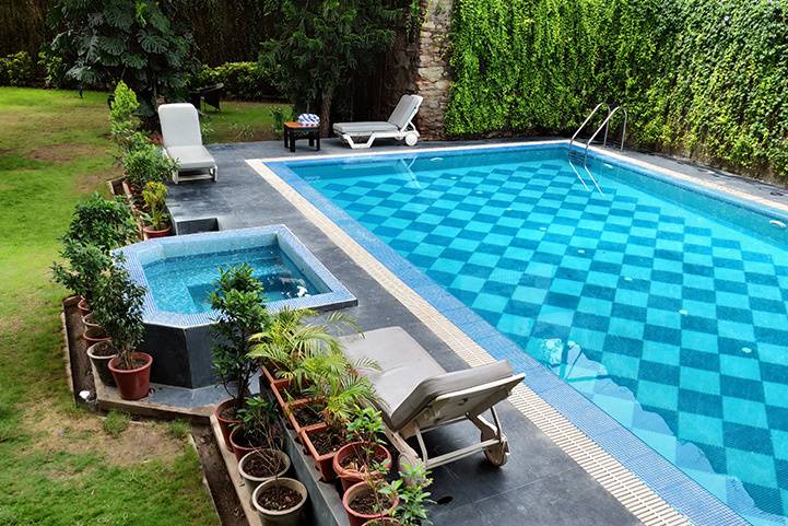 Swimming pool