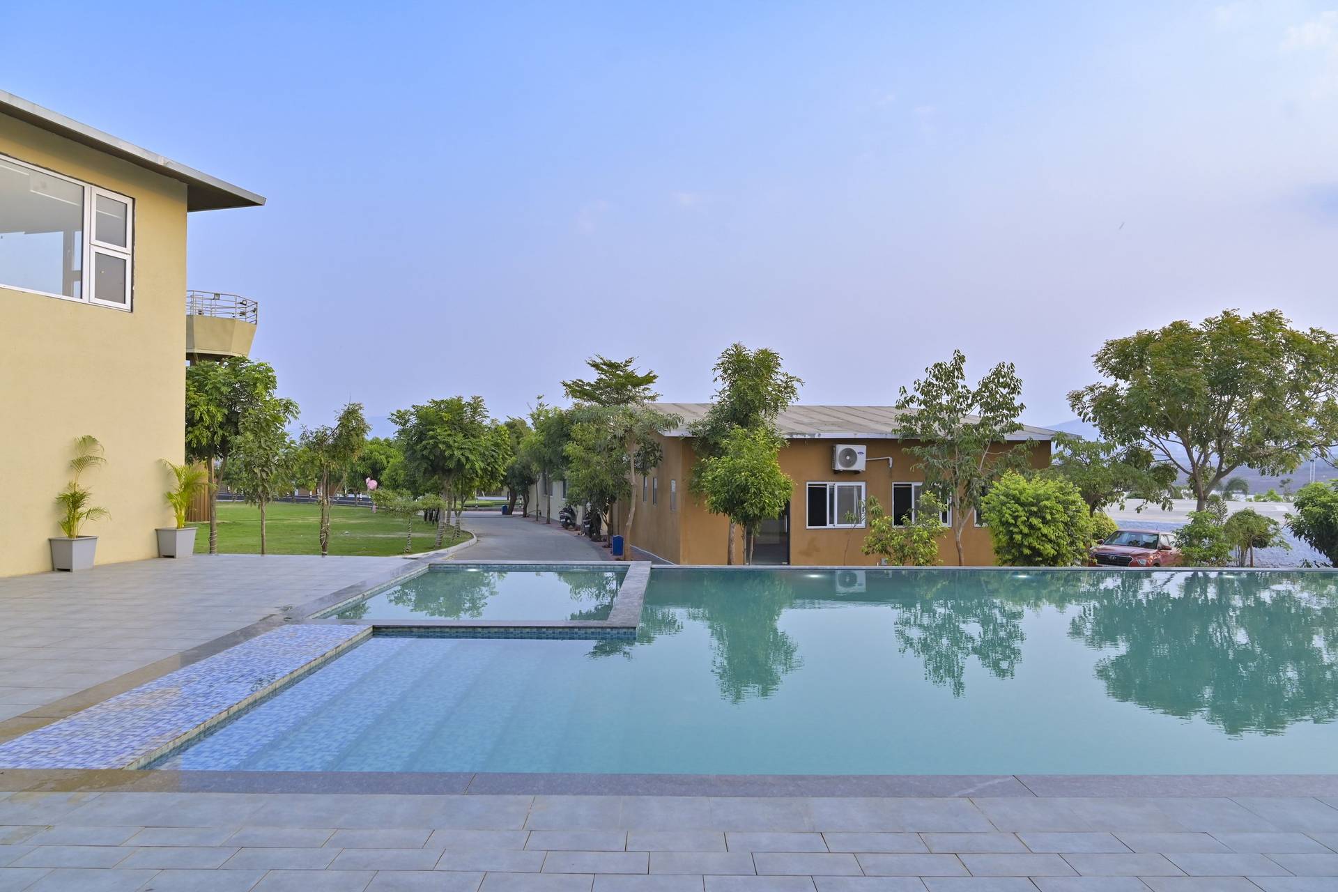 Curated visual reference: Elegant Waterfront Resort Venue Shivane Photo Inspiration