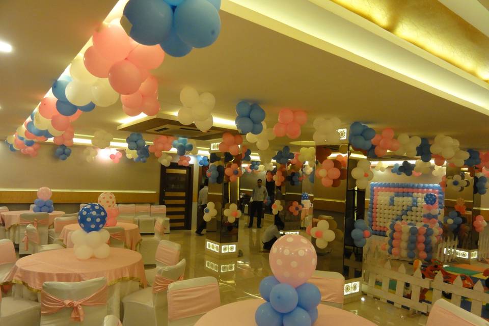 Decor using balloons