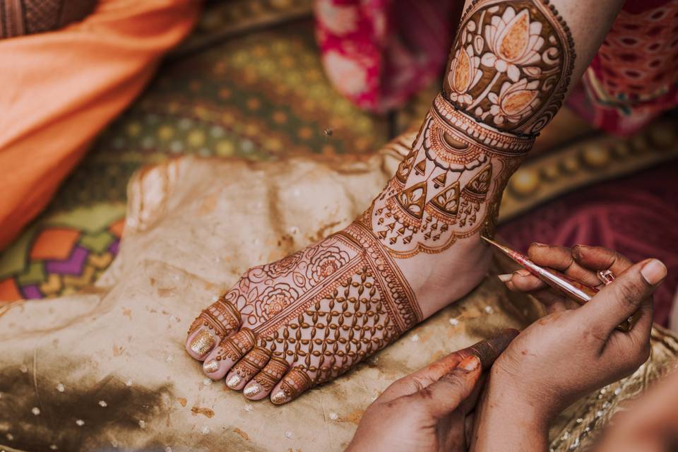 Mehendi on feet