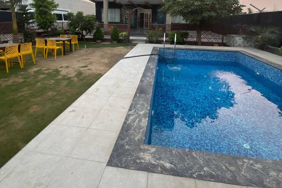 Facade with pool