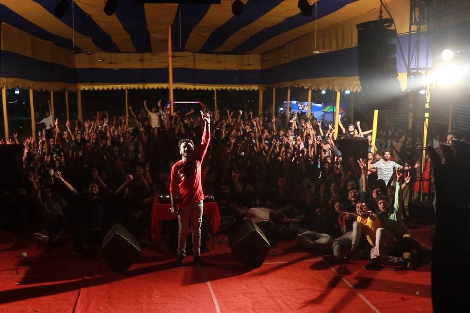 DJ ROOP picture with Audience