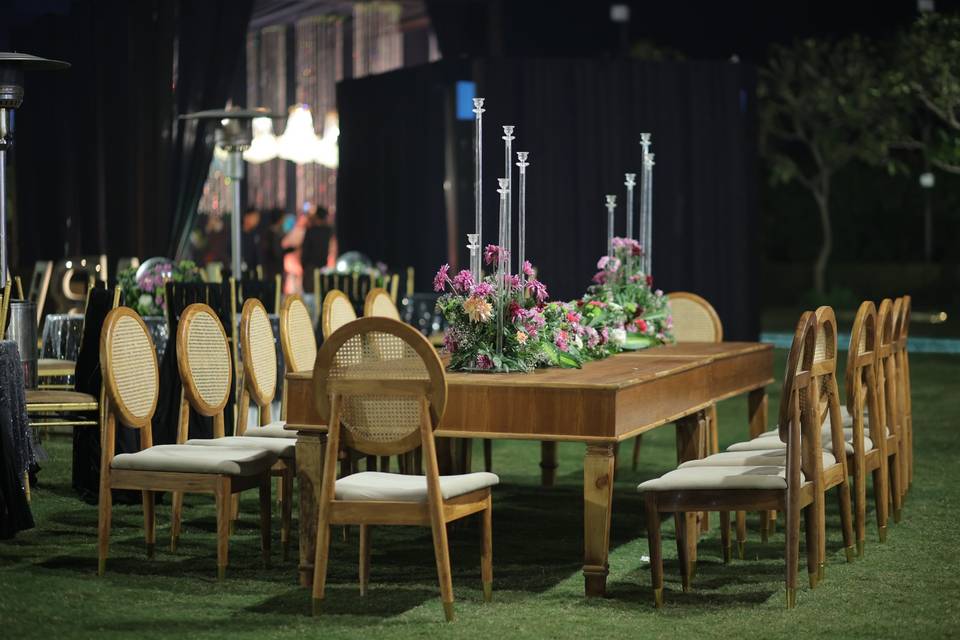 Long table arrangement