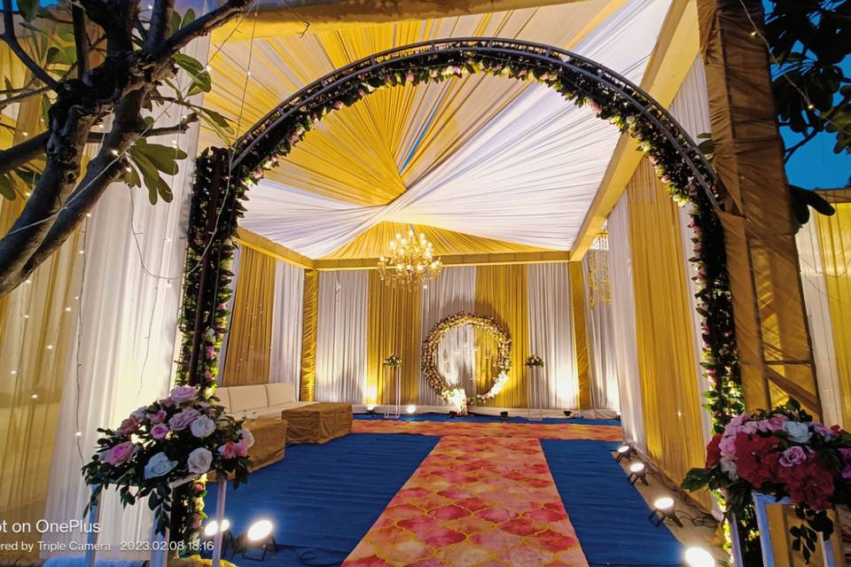 Wedding in open lawn
