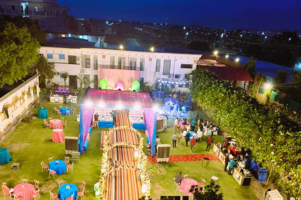 Wedding in open lawn