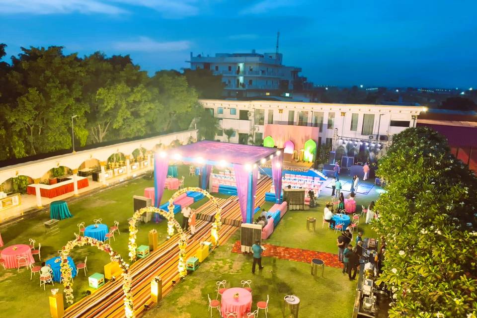 Wedding in open lawn