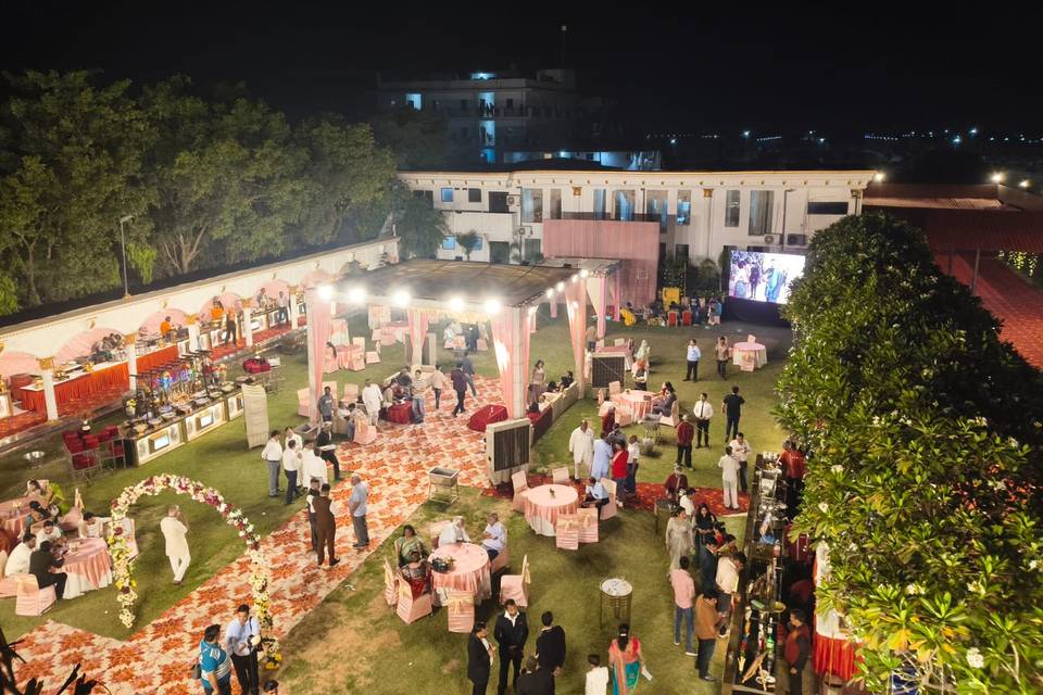 Wedding in open lawn