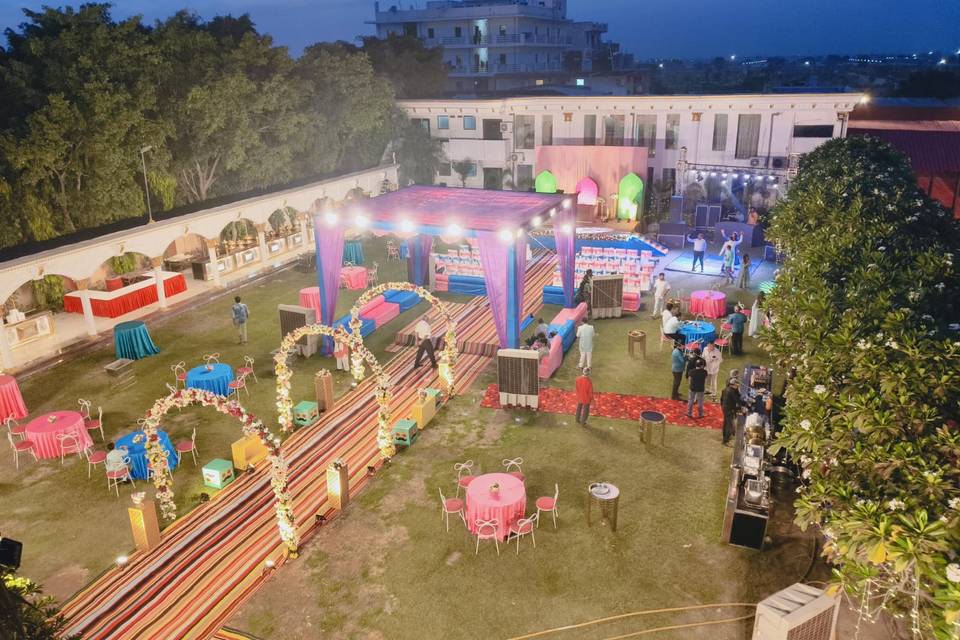 Wedding in open lawn