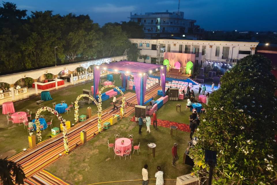 Wedding in open lawn