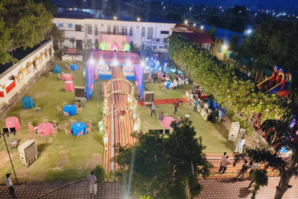 Wedding in open lawn