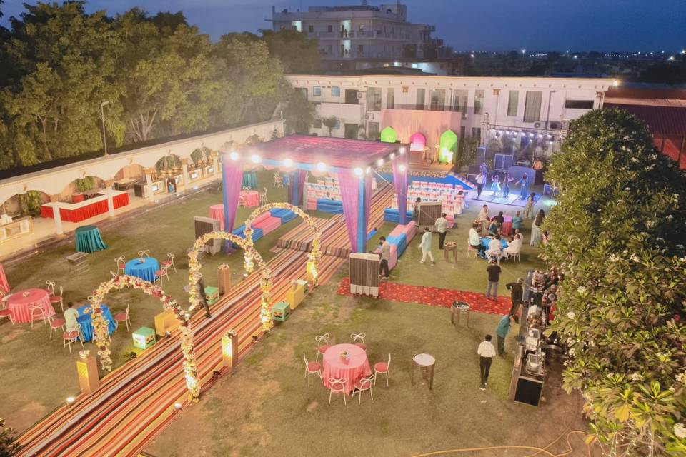 Wedding in open lawn