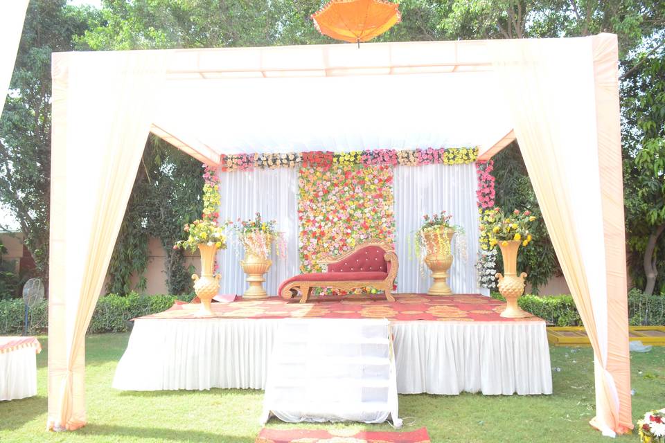 Wedding in open lawn