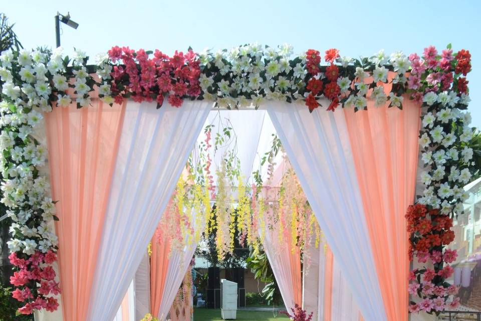 Wedding in open lawn