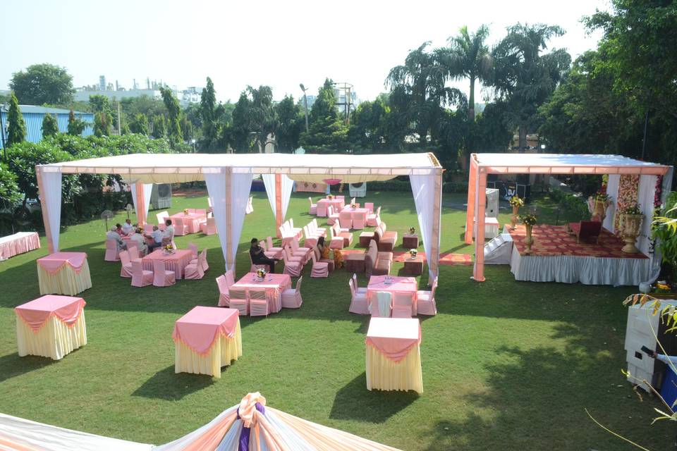 Wedding in open lawn